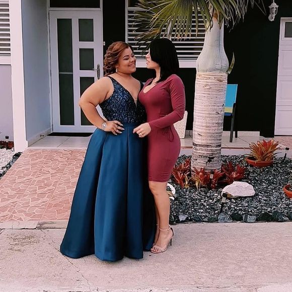 Meet your Posher, Paola - Picture 1 of 1